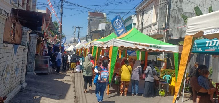 Peringati HUT RI, Warga Kelurahan Melayu Makassar Gelar Bazar
