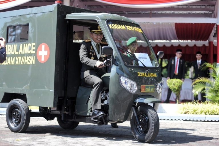 HUT RI, Gubernur Sulsel Berikan Motor Ambulans ke Kodam XIV Hasanuddin