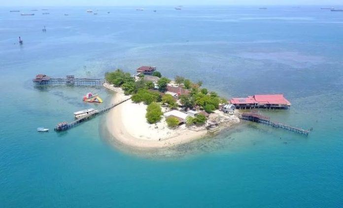Wisata Sambil Berkhayal di Pulau Kayangan Makassar
