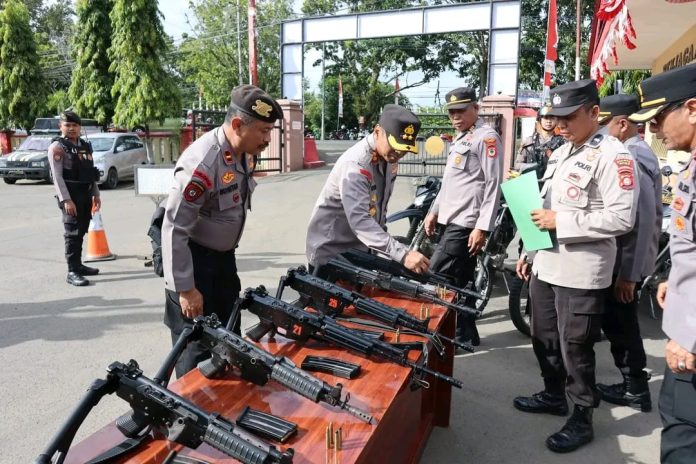 Pastikan Kesiapan, Kapolres Bone Periksa Kendaraan Dinas hingga Sejata Api