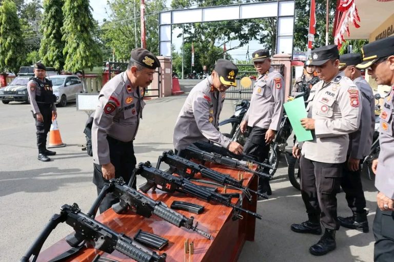 Pastikan Kesiapan, Kapolres Bone Periksa Kendaraan Dinas hingga Senpi