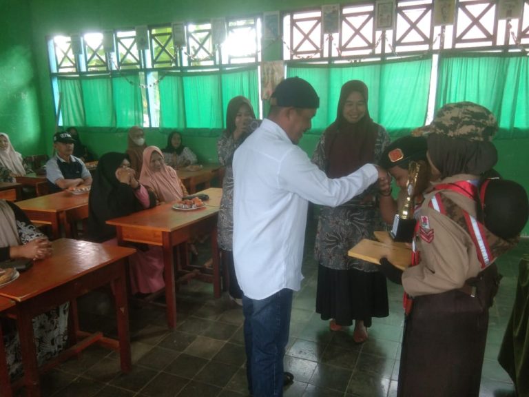 MTs No 11 Tanah Gunung Raih 11 Juara Pada Lomba HUT RI
