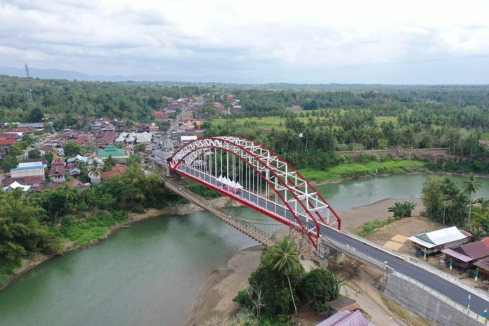 Gubernur Sulsel Resmikan Jembatan Pacongkang Dilengkapi Alat Peredam Gempa