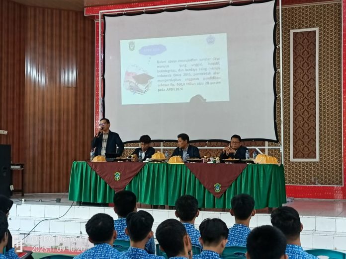 Pascasarjana Fakultas Hukum Institut Andi Sapada’ menggelar event bertajuk Melek Hukum di SMAN 5 Parepare, Kamis (9/11).
