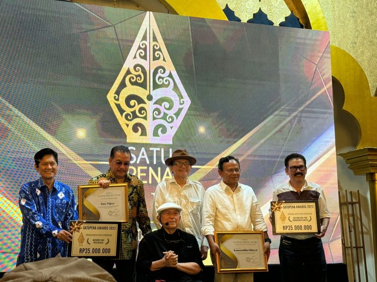 Putu Wijaya dan Komaruddin Hidayat Terima Anugerah Satupena Award