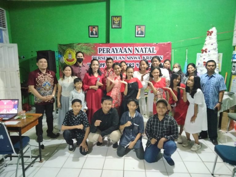 Persekutuan Siswa Kristen UPT SPF SMP Negeri 4 Makassar Rayakan Natal