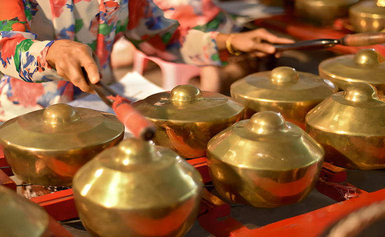 10 Alat Musik Tradisional di Indonesia yang Paling Populer