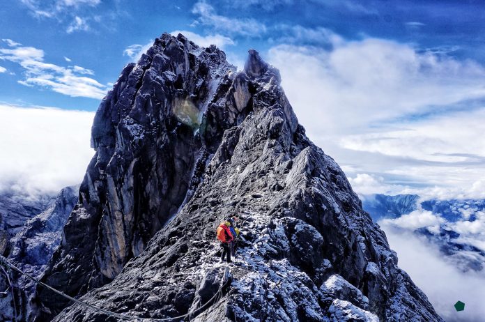 gunung tertinggi di indonesia