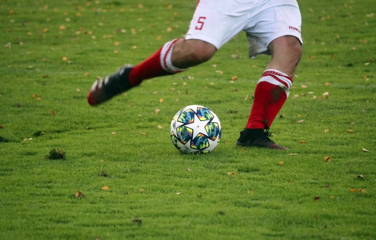 8 Teknik Dasar Permainan Sepakbola yang Wajib Dikuasai oleh Pemainnya
