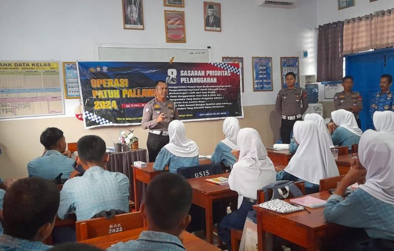 Operasi Patuh Pallawa: Satlantas Polres Bone Gelar Police Go To School di SMPN 4 Watampone