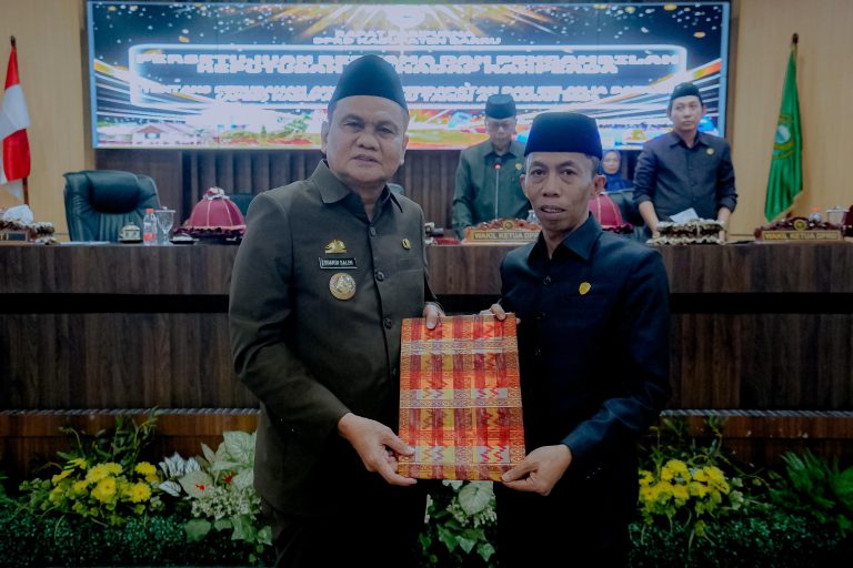 Bupati Barru Hadiri Rapat Paripurna DPRD untuk Persetujuan dan Pengambilan Keputusan RANPERDA Perubahan APBD
