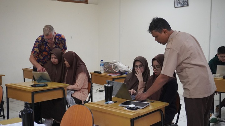 Ingin Jadi Guru? Pertimbangkan 8 Rekomendasi Jurusan Kuliah Ini
