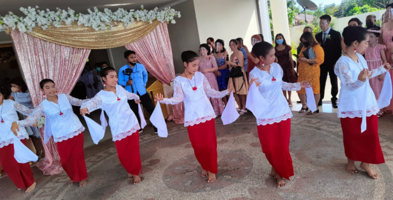 Tari Lenso : Sejarah, Makna, Properti, Gerakan, dan Busana
