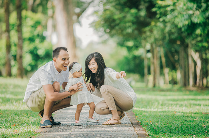 5 Tips Mengasuh Anak Tunggal, Jangan Terlalu Dimanja