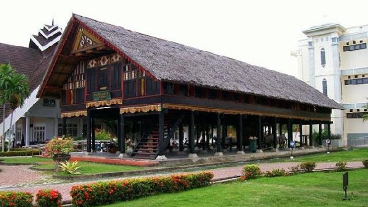 Sejarah, Ciri-ciri, Fungsi dan Keunikan Rumah Krong Bade, Rumah Adat Aceh