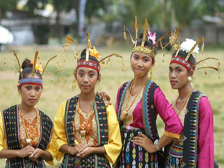 Sejarah, Jenis, Makna Dan Filosofi Pakaian Adat DI Nusa Tenggara Timur