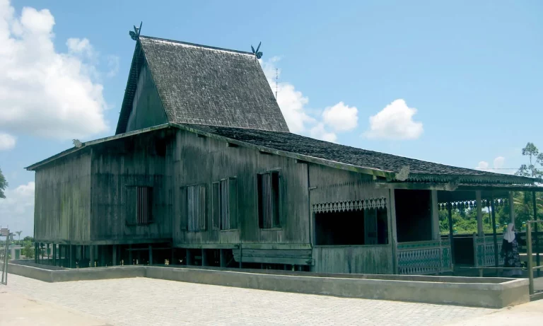 Mengenal Rumah Bubungan Tinggi, Rumah Adat Kalimantan Selatan