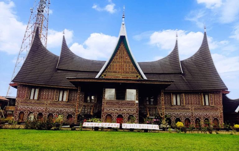Sejarah, Ciri-ciri, Fungsi dan Keunikan Rumah Gadang, Rumah Adat Provinsi Sumatera Barat