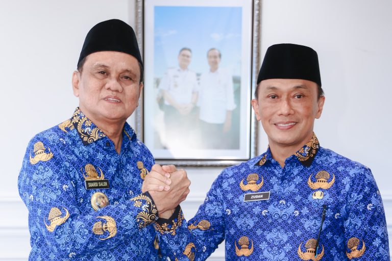 Bupati Barru Dampingi Pj Gubernur Sulsel Tinjau Uji Coba Makan Bergizi di SDN 1 Barru