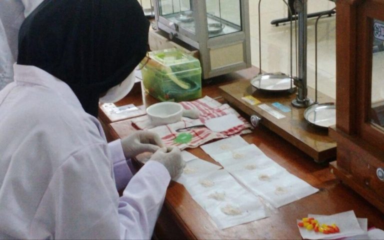 Farmasi: Jurusan Multidisipliner dengan Peluang Karir Tanpa Batas