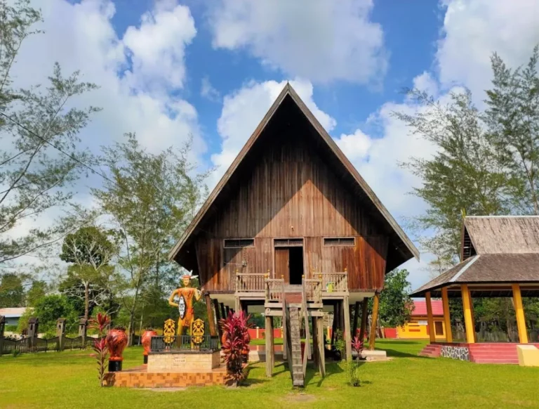 Simak!! Sejarah, Ciri-ciri, Fungsi Keunikan dan Filosofi Rumah Betang, Kalimanta Tengah