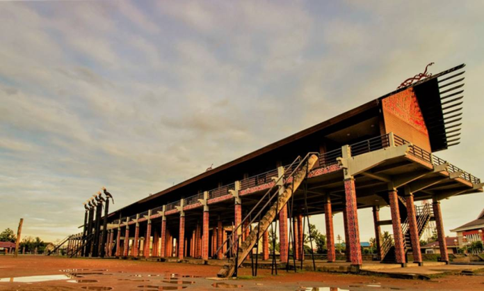 Keunikan Rumah Panjang