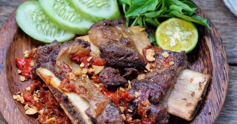 Resep Iga Penyet, Empuk dan Lezat