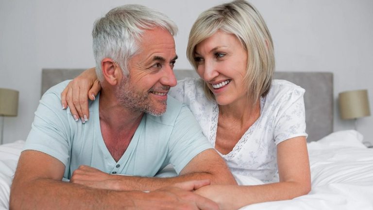 5 Kiat Agar Hubungan Seks Tetap Menyenangkan di Masa Menopause 