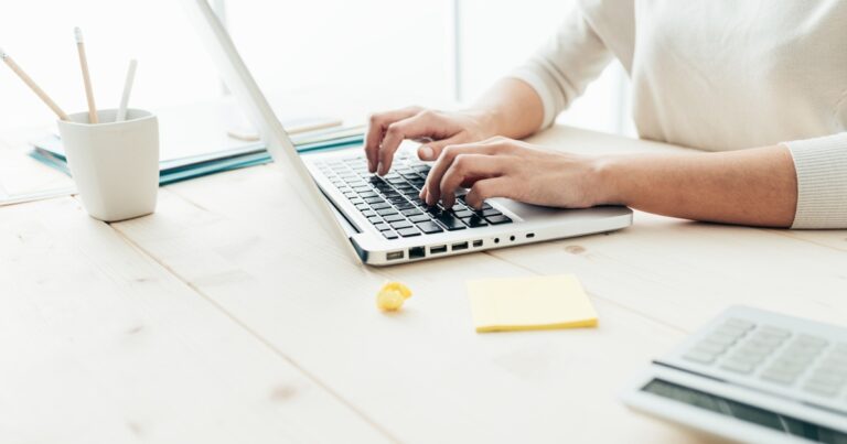 Fresh Graduate, Berikut Tips Membuat CV yang Berkesan!