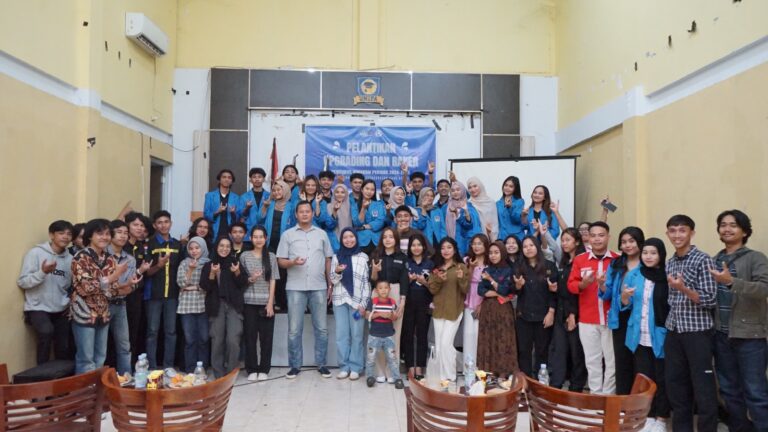 Pelantikan HIMAKOM UNIFA XIII: Momentum Penyegaran Organisasi