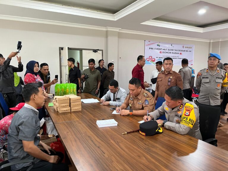 HUT Bank Sulselbar, Kapolres Bone dan Pj Bupati Donor Darah