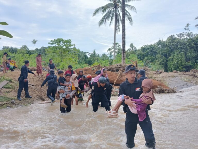 Banjir dan Longsor Terjang Tolitoli, 12 Rumah dan 1 Masjid Rusak Parah