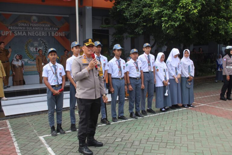 Police Goes to School, Kapolres Bone Ingatkan Pelajar Hindari Tawuran dan Bullying