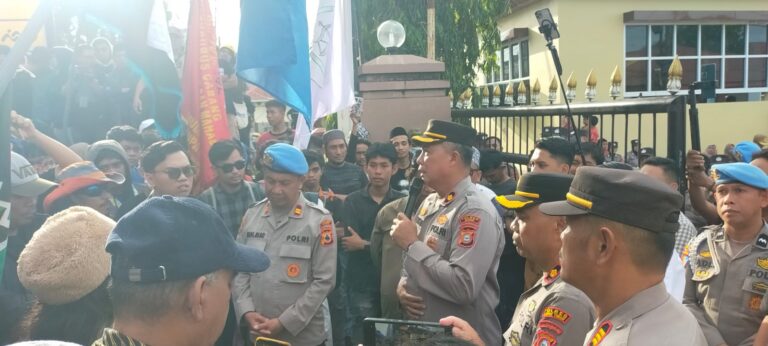 Aksi Unras Mahasiswa dan Forbes Berlangsung Tertib, Wakapolres Bone Sampaikan Ini