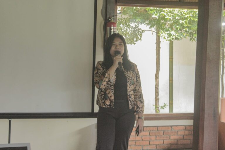 Baru Lulus SLTA, Aninggel Ikuti Uji Kompetensi Wartawan, Termuda