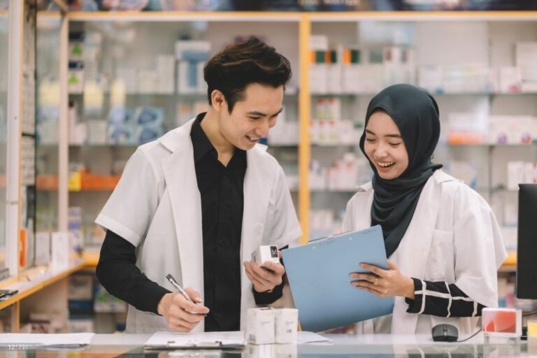 Pentingnya Pendidikan Farmasi dalam Meningkatkan Kualitas Layanan Kesehatan