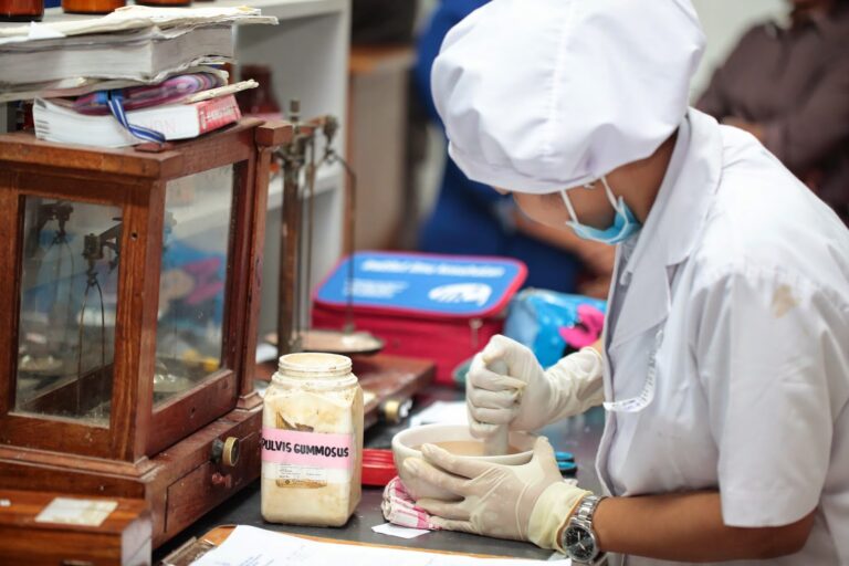 Farmasi dan Teknologi: Bagaimana AI Mengubah Cara Kita Mengembangkan Obat?