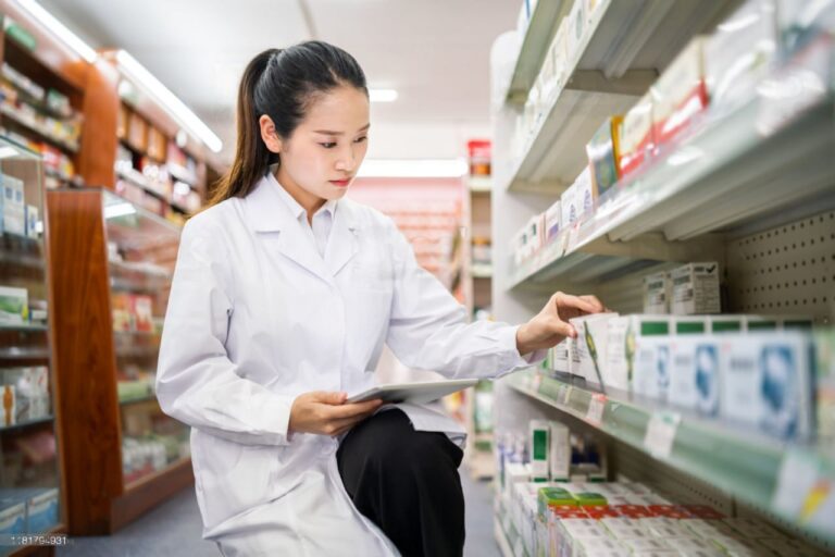 Peran Apoteker dalam Manajemen Obat pada Pasien Geriatri