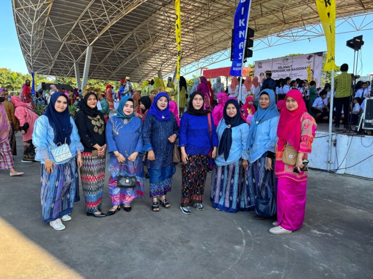 SD Inpres Galangan Kapal 2 Meriahkan Peringatan Hardiknas 2 Mei 2025 di Lapangan Karebosi
