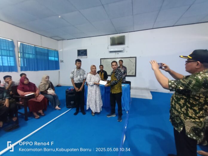 Dok: Fajar Pendidikan – Penerimaan Bantuan di SMK Negeri 1 Barru