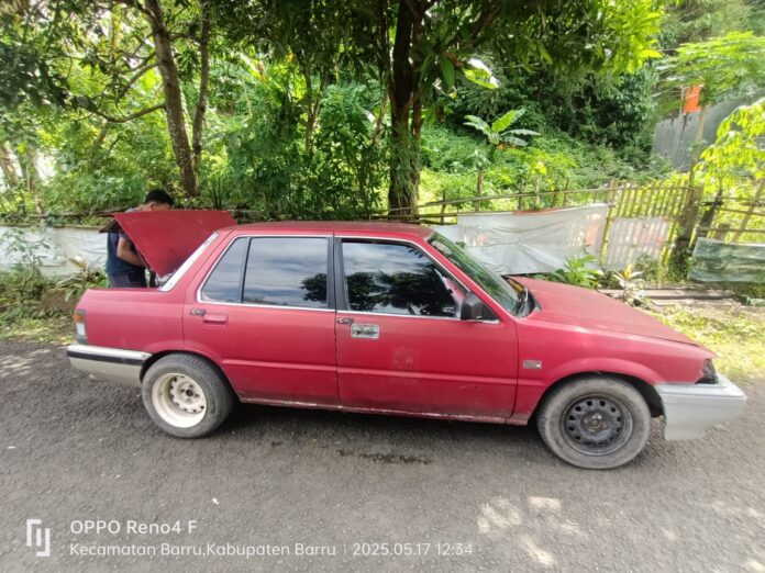 [Foto: Dok. Fajar Pendidikan] Mobil Honda Civic Wonder milik Andi Unru yang dimodifikasi menjadi kendaraan berbahan bakar gas Elpiji.