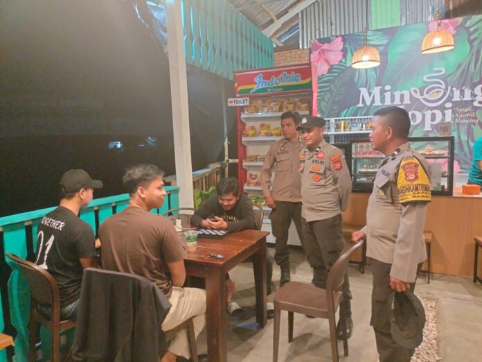Polsek Barru Berpatroli, Gangguan Kamtibmas Diantisipasi (Foto: Dokumentasi Humas Polres Barru)