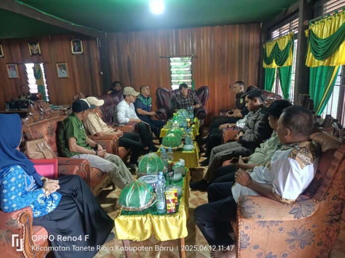 Tim Terpadu saat melakukan pemantauan dan edukasi kepada DPP LSM ASR-ASURA. Sumber foto: fajarpendidikan.co.id