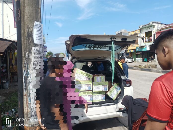 (Foto: dok. Fajar Pendidikan) Mobil pengangkutan para pengantar minta sumbangan