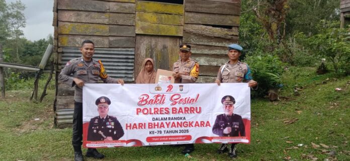 Polsek Pujananting Berbagi, Warga: Terima Kasih Polri! (Sumber foto: Dok. Iptu Sahabuddin)