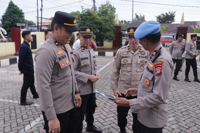 Dalam langkah preventif menjaga disiplin dan integritas internal, Seksi Profesi dan Pengamanan (Propam) Polres Barru menggelar inspeksi mendadak (Dok. Humas Polres Barru)