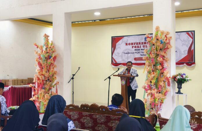 Mohammad Rusdi saat sambutan di Konferensi Cabang PGRI Ulaweng di Gedung Guru Ulaweng, Sabtu (30/8/2025).