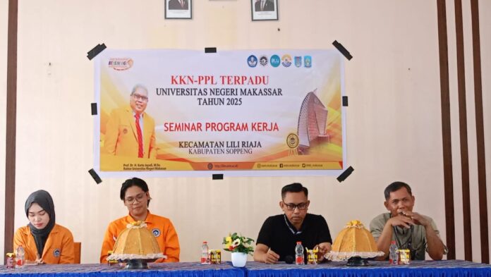 Antusiasme tinggi terlihat saat mahasiswa UNM memaparkan program kerja KKN-PPL mereka di SMKN 3 Soppeng.