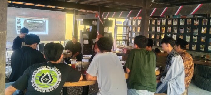 Mahasiswa IAI DDI Mangkoso ikuti Kelas Menulis Opini & Berita di Rumah Buku Oi. Menulis bukan sekadar hobi, tapi jalan menuju perubahan.