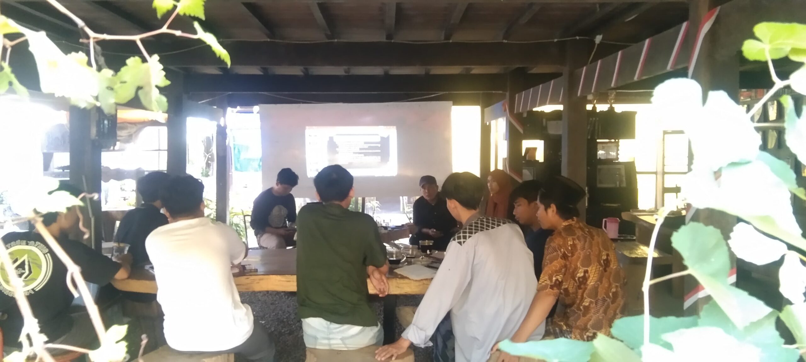 GUSDURian Barru menggelar Kelas Menulis Opini dan Berita di Rumah Buku Oi, Mangkoso, Kecamatan Soppeng Riaja, Kabupaten Barru, 